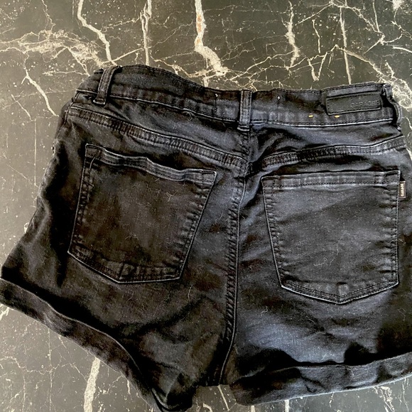 Garage Black Denim Shorts Size 5!! - Picture 3 of 3
